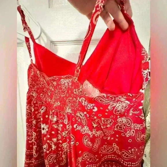 No Boundaries Red and White Paisley Bandana Style Flowy Tank Top - Size 2XL - Picture 5 of 8